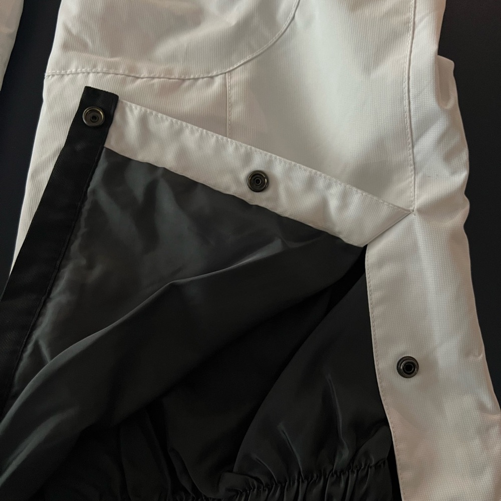 Womens White waterproof Ski Pants. Like new. Worn once.Brand-Wantdo.Size Large. - Picture 8 of 13